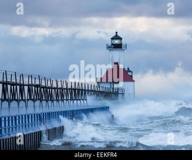 St. Joseph North Pier Leuchtturm im Sturm Stockfoto