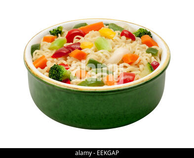 Ramen-Nudeln mit Stir Fried Vegetables in einer grünen Schale Stockfoto