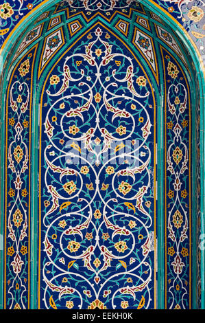 Nahaufnahme von Mosaikfliesen in Sultan Qaboos Moschee, Muscat, Oman Stockfoto