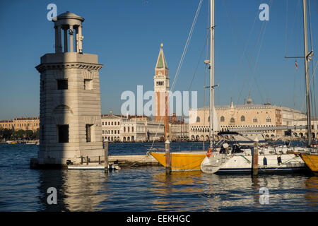 Markusplatz und von der Insel San Giorgio Maggiore Stockfoto