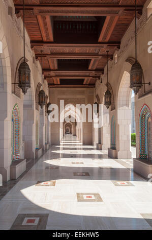 Gasse in Waschung Bereich im Sultan-Qabus-Moschee, Muscat, Oman Stockfoto