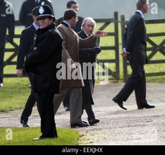 Sandringham, Norfolk, Großbritannien. 18. Januar 2015. HM Königin Elizabeth II zur Kirche in Sandringham. Sandringham, Norfolk, Großbritannien. 18.01.2015 ehemalige Rennfahrer Sir Jackie Stewart an der St. Maria Magdalena Kirche Sonntagmorgen in Sandringham Service. Bildnachweis: Paul Marriott/Alamy Live-Nachrichten Stockfoto