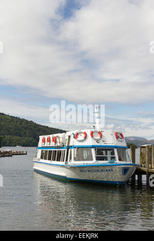 Genuss-Kreuzfahrt Start Miss Westmorland in Bowness-on-Windermere Pier am Lake Windermere festgemacht. Stockfoto