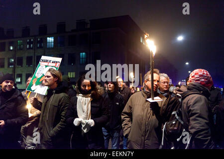 Kopenhagen, Dänemark, 19. Januar 2015: Anti-Islamisierung Demonstranten versammelten sich vor der dänischen Nationalgalerie in Kopenhagen. Die Demonstration wurde von der neuen dänischen Pegida-Organisation angeordnet, die nimmt seine Inspiration aus der deutschen Organisation mit dem gleichen Namen. Auf dem Foto ist der Demo-Zug im Gange, um die Statue der kleinen Meerjungfrau rund 2 Kilometer entfernt. Bildnachweis: OJPHOTOS/Alamy Live-Nachrichten Stockfoto