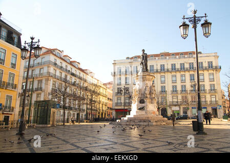 Lissabon, PORTUGAL - 11. Januar 2015: Statue von Luis de Camoes am 11. Januar 2015 in Lissabon Lissabon, Portugal. Chiado Stockfoto