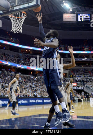 Washington, DC, USA. 19. Januar 2015. 20150119 - Villanova weiterleiten Daniel Ochefu (23) trifft gegen Georgetown im ersten Halbjahr eine NCAA Männer Basketball-Spiel im Verizon Center in Washington. Georgetown besiegte Villanova, 78-58. Bildnachweis: Chuck Myers/ZUMA Draht/Alamy Live-Nachrichten Stockfoto