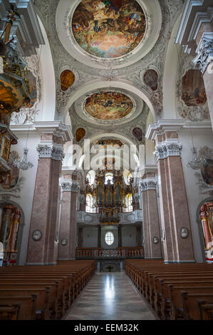 Deckenfresken und Orgel Pfarrkirche St. Mang, Füssen, Bayern, Deutschland Stockfoto