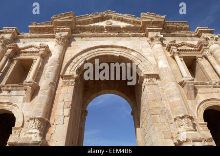 Triumphbogen zu Ehren des Kaisers Hadrian, Portal, gebaute 129-130 n. Chr., eine alte römische Stadt der Dekapolis, Jerash Stockfoto