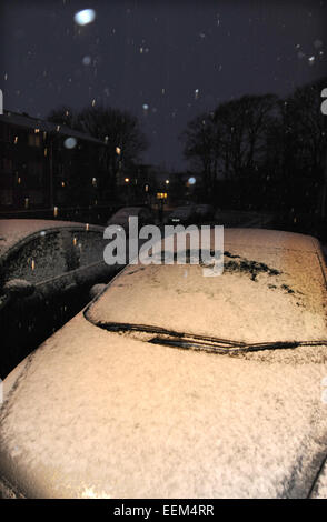 Brighton UK 20. Januar 2015 - Schnee fällt heute Morgen in der Queens Park Gegend von Brighton. Temperaturen waren nicht voraussichtlich weit über Null im Süden des Vereinigten Königreichs heute bekommen, aber der Schnee war nicht zu erwarten letzte lange. Stockfoto