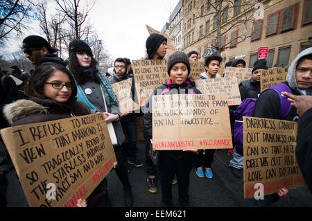 Hunderte von Demonstranten in Harlem während Martin Luther King Jr. Day Demonstration versammelten sich Malcolm X Blvd. und Central Park North für einen "Dream4Justice"-Marsch bei den Vereinten Nationen, gefüllt Foley Quadrat in lower Manhattan und inszeniert ein sterben im Grand Central Terminal. Bildnachweis: Geovien So/Pacific Press/Alamy Live-Nachrichten Stockfoto