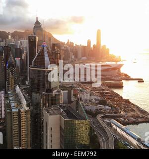 Stadtbild in der Dämmerung, Kowloon, Hongkong, China Stockfoto