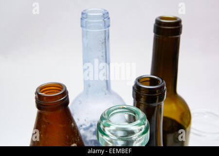 Altglas-Flaschen Detail, groß für Recycling und Umweltthemen. Stockfoto