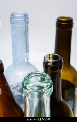 Altglas-Flaschen Detail, groß für Recycling und Umweltthemen. Stockfoto