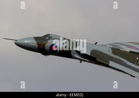 Foto von Avro Vulcan XH588 Leistung niedriger Überflug Stockfoto