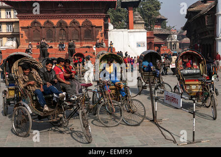 Fahrradrikschas am Durbar Square, Kathmandu, Nepal Stockfoto