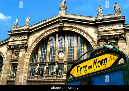 Paris, Frankreich. Gare du Nord und u-Bahnstation zu unterzeichnen Stockfoto