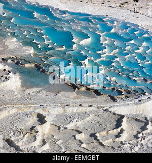 Travertin-Terrassen von Pamukkale. Provinz Denizli, Türkei. Stockfoto