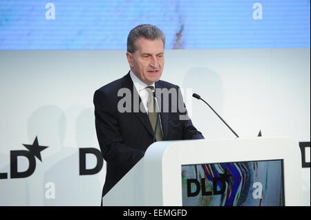 München, Deutschland. 20. Januar 2015. München/Deutschland - Januar 20: Günther Oettinger (VP Europäische Kommission) spricht auf dem Podium bei der DLD15 (Digital-Life-Design)-Konferenz am 20. Januar 2015 HVB Forum in München. DLD ist ein globales Netzwerk von Innovation, Digitalisierung, Wissenschaft und Kultur, die Wirtschaft, kreativen und sozialen Führer, Meinungsbildnern und Einflussfaktoren für Crossover Unterhaltung und Inspiration verbindet. (Foto: picture-Alliance/Jan Haas) / picture Alliance/Dpa/Alamy Live News Stockfoto