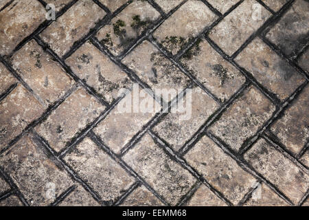 Alten dunklen Ziegel Fahrbahn, abstrakte Hintergrundtextur Stockfoto