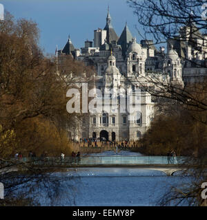 Blick durch den St. James Park Horse Guards Parade - London, England. Stockfoto