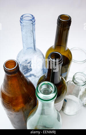 Glasflaschen, groß für Recycling und Umweltthemen verwendet. Stockfoto