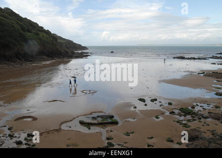 Der Strand von Hope Cove, South Devon an einem verregneten Tag im August Stockfoto