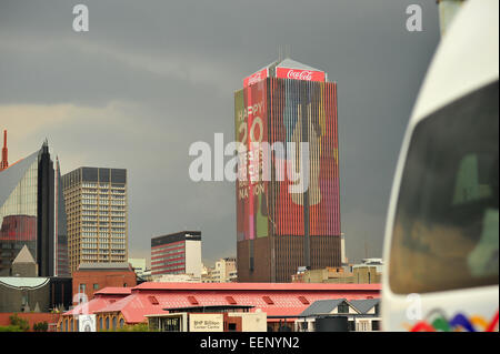 Das zentrale Geschäftsviertel von Johannesburg betrachtet aus der Ferne. Stockfoto