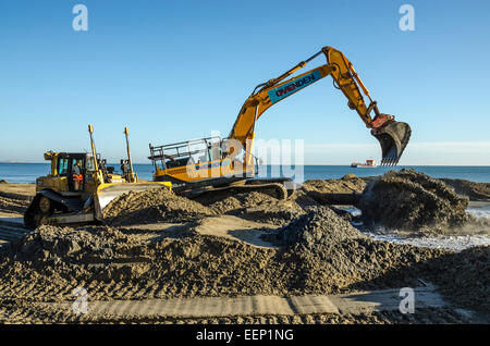 Poole Strand Nachschub 2014.  Sand Pumpen entlang Poole die Sandbänke am Meer. Stockfoto