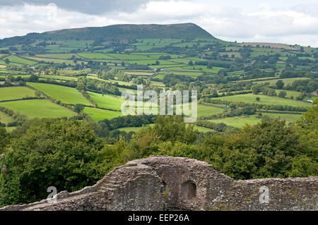 Blick von den Wänden des White Castle in der Nähe von Llantilio Crossenny, Monmouthshire, Wales Stockfoto