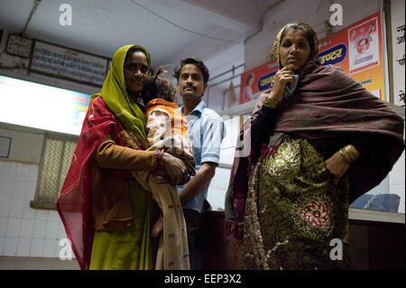 Ein Krankenwagen Janani Express Janani bedeutet "Mutter" in Hindi, Transporte schwangere Frauen zu Gesundheitszentren zu gebären. Stockfoto