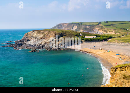 Mit Blick auf den Strand von Gunwalloe Kirche Cove Cornwall England UK Europe Stockfoto