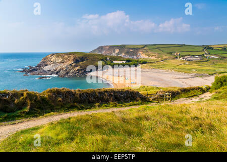 Mit Blick auf den Strand von Gunwalloe Kirche Cove Cornwall England UK Europe Stockfoto
