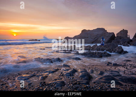 Atemberaubenden Sonnenuntergang am Strand von Sandymouth in der Nähe von Bude North Cornwall England UK Europe Stockfoto