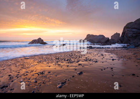 Atemberaubenden Sonnenuntergang am Strand von Sandymouth in der Nähe von Bude North Cornwall England UK Europe Stockfoto