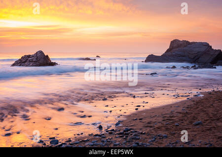 Atemberaubenden Sonnenuntergang am Strand von Sandymouth in der Nähe von Bude North Cornwall England UK Europe Stockfoto