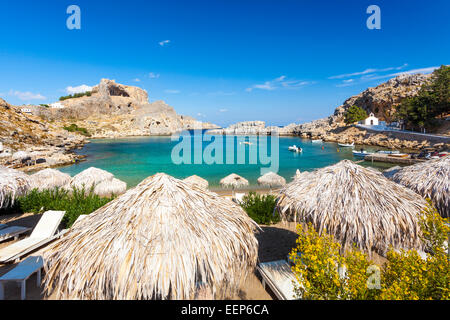 Der schöne Strand von St Pauls Bay in Lindos Rhodos Griechenland Europa Stockfoto