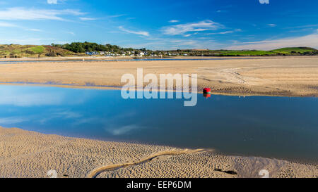 Blick über die schöne Mündung des Flusses Camel Rock von Padstow Cornwall England UK Europe Stockfoto