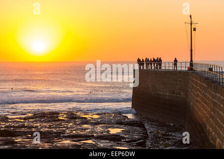 Sonnenuntergang über Porthleven Pier Cornwall England UK Europa Stockfoto