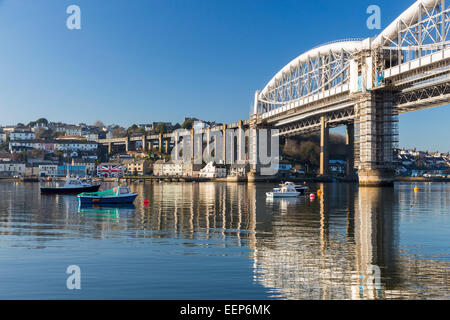 Royal Albert Bridge von Isambard Kingdom Brunel entworfen, von Saltash Durchgang Plymouth Devon England UK Europa aus gesehen Stockfoto