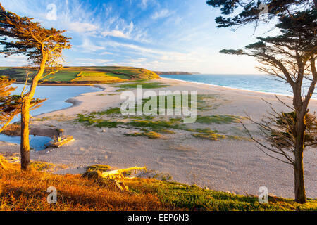 Loe Bar und Loe Pool der größte Natursee des Süßwassers in Cornwall in der Nähe von Porthleven England UK Europe Stockfoto