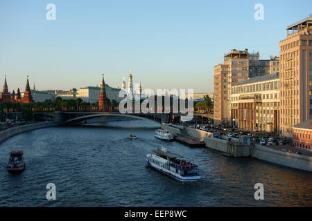 Kreuzfahrt entlang der zentralen Teil von Moskau, Russland Stockfoto