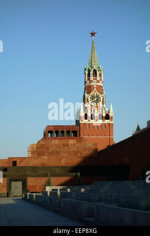 Lenin Mausoleum und Spasskaja-Turm des Kreml, Roter Platz, Moskau, Russland Stockfoto