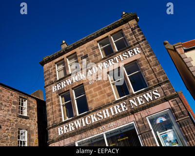 Die Büros der Berwick Advertiser und Berwickshire Nachrichten Lokalzeitungen in Marygate Berwick nach Tweed Northumberland UK Stockfoto