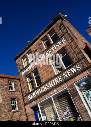 Die Büros der Berwick Advertiser und Berwickshire Nachrichten Lokalzeitungen in Marygate Berwick nach Tweed Northumberland UK Stockfoto