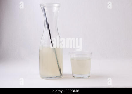 Alkalische Limonade ist ein Getränk, effektiver rehydrieren damit allein Wasser verwendet. Seine im Fall von Austrocknung oder Durchfall Stockfoto