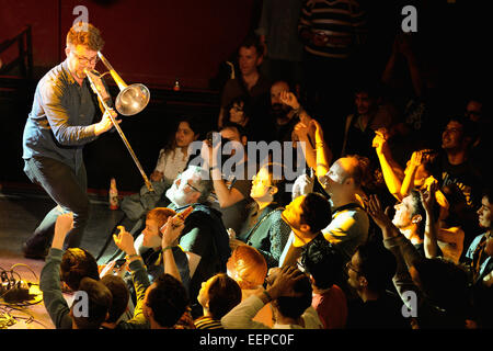 BARCELONA - 27 Mai: Antibalas (Afrobeat Band) Leistung bei Heineken Primavera Sound Festival 2014 (PS14). Stockfoto