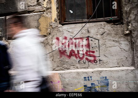 Budapest, Ungarn. 26. Mai 2014. "Nazis Raus" oder "Nazi-Out" ist im Graffiti in Budapest gemalt. (Kredit-Bild: © Peter Bauza/zReportage.com über ZUMA Press) Stockfoto