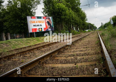 Budapest, Ungarn. 26. Mai 2014. Politiker haben in der Öffentlichkeit angegriffen worden, so sie Billboard Propaganda-Kampagne verwenden. (Kredit-Bild: © Peter Bauza/zReportage.com über ZUMA Press) Stockfoto