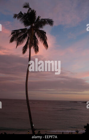 Sonnenuntergang am Strand in Unawatuna, Sri Lanka Stockfoto
