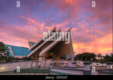 Nationaltheater Istana Budaya Malaysia während des Sonnenuntergangs Stockfoto